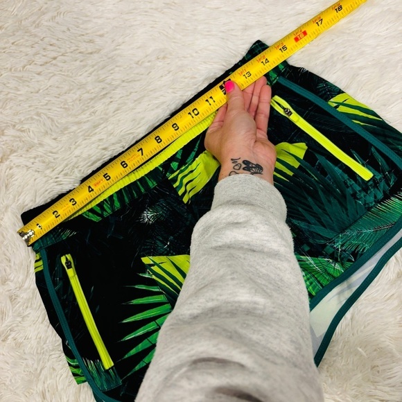 Fabletics Tyson Shorts Green Tropical Palm Rainforest Jungle Neon Athletic Small - Picture 4 of 10